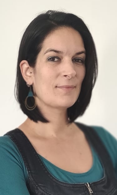 Gaëlle, fondatrice de ROUGE DESIGN, spécialiste en agencement, home staging et organisation d'espace