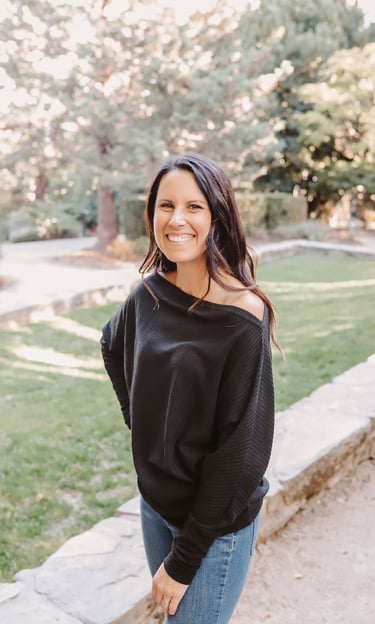 Emily Freeman, owner of Beauty Grows Wild located in Medford OR. Wedding florist for southern Oregon
