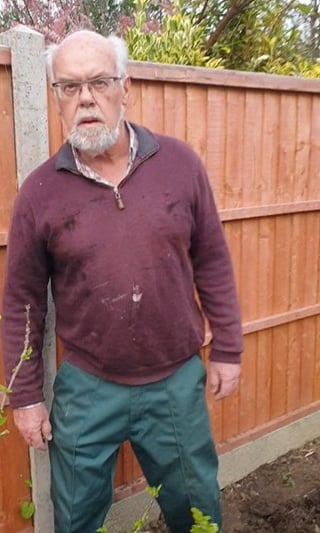 www.truthincontext.co.uk Murray Bell harassing Mrs Myers on her side of the fence.
