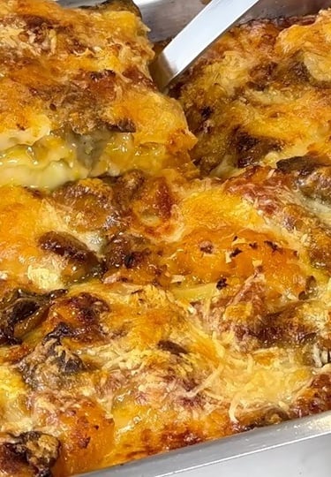 Cuoci a 180°C per circa 30 minuti fino a quando la superficie sarà dorata