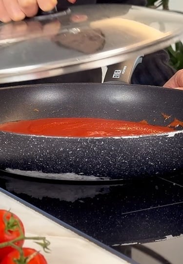 Prepara la salsa di pomodoro