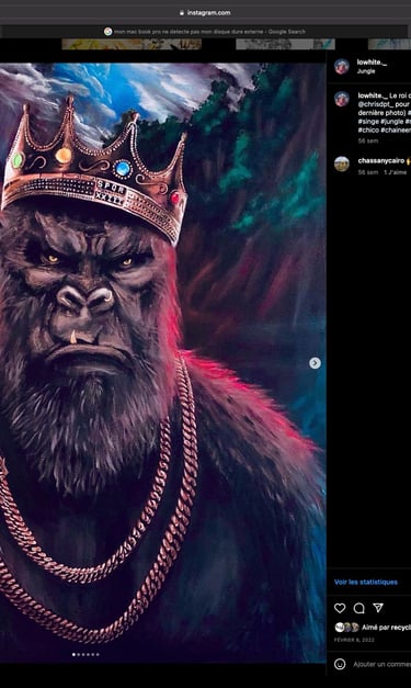 une peinture d'un gorille avec une couronne