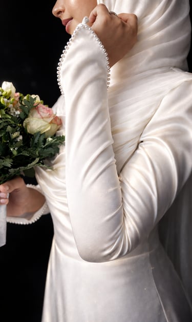 Robe de mariée mastoura en crêpe lourd et mousseline plissée – modest wedding gown