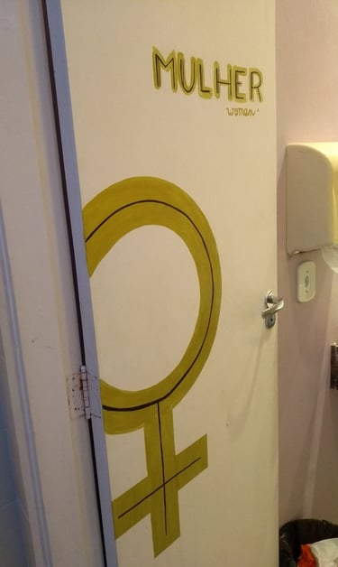 fresque porte hostel brésil