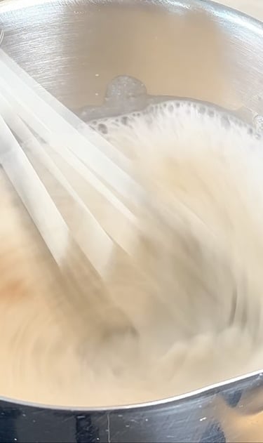 Combine the ingredients for the coconut rice cream recipe