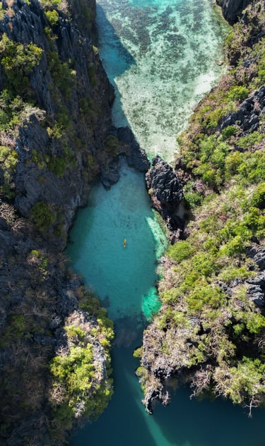 drone shot of the twin lagoons in Philippins