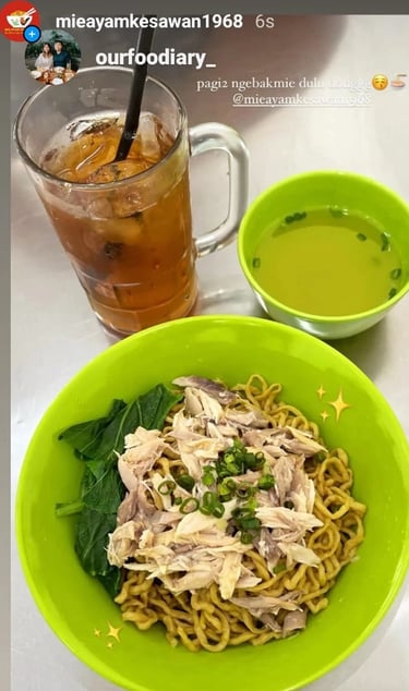 Keseruan makan di Mie Ayam Kesawan rukan osaka pik 2