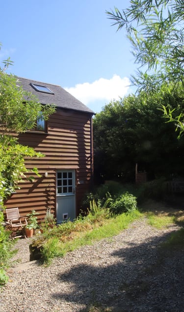 holiday rental exterior view of driveway and front courtyard