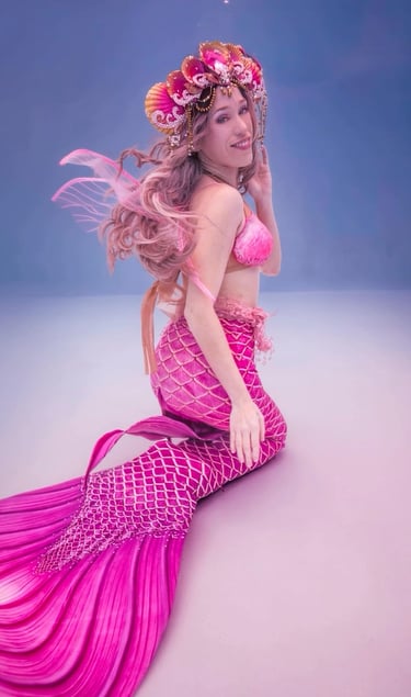 Mermaid Pixi models underwater