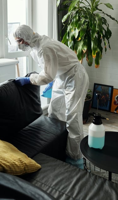 un technicien en plein travail