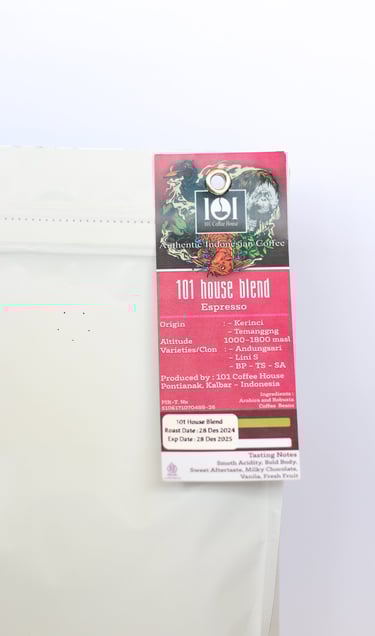 101 house blend merupakan kopi blend arabika kerinci dan robusta temanggung yang digunakan oleh 101 coffee house