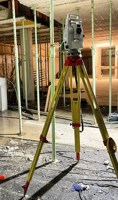 tripode de madera para topografia