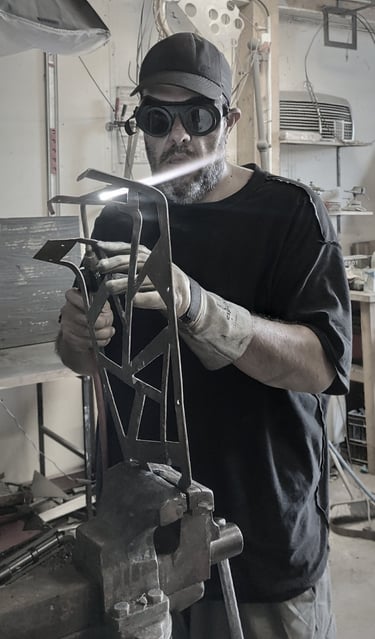 soudeur professionel faisant une brasure au chalumeau- Mikacreations