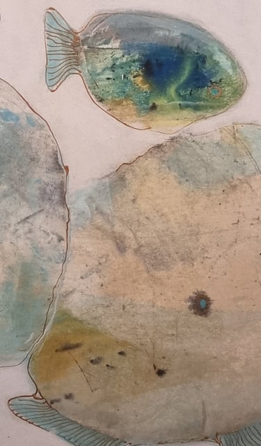 tableau représentant des créatures marines et un poisson