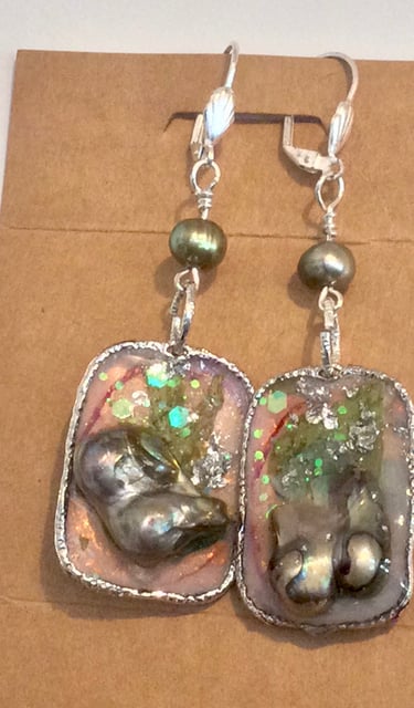 Earrings. Mixed media..UV resin, south sea pearls