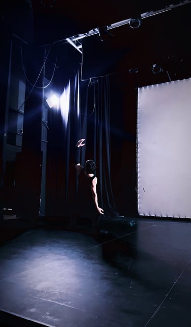Carlos Ledesma Echevarría (Polo Cabano) in a contemporary dance class on stage in Madrid, June 2026