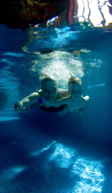 úszás a Félegyházi Termál Parkfürdőben