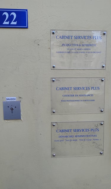 Plaques cabinet Services Plus 22 rue de Lorgues Toulon, démarches, assurances, traduction