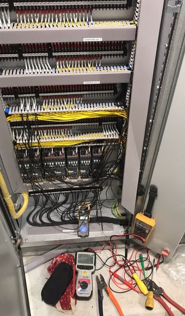 manutenção corretiva em painéis elétricos