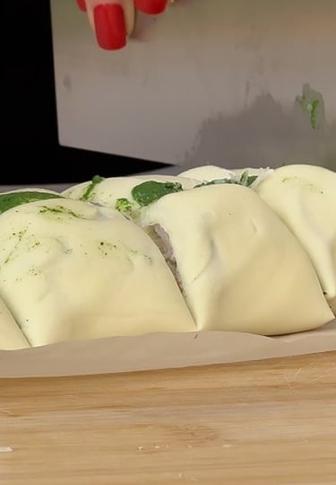 Cut the pinwheels into slices about 3–4 cm thick