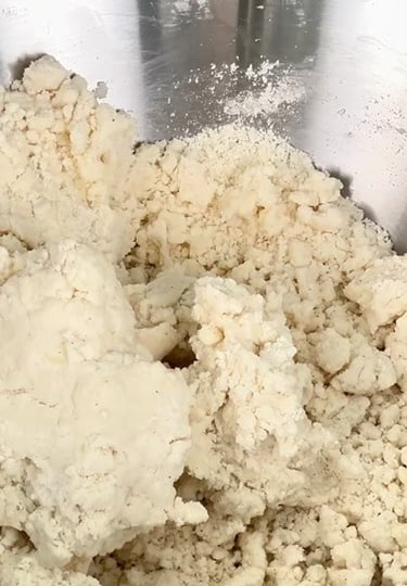 Impasta fino a ottenere un composto liscio e non appiccicoso