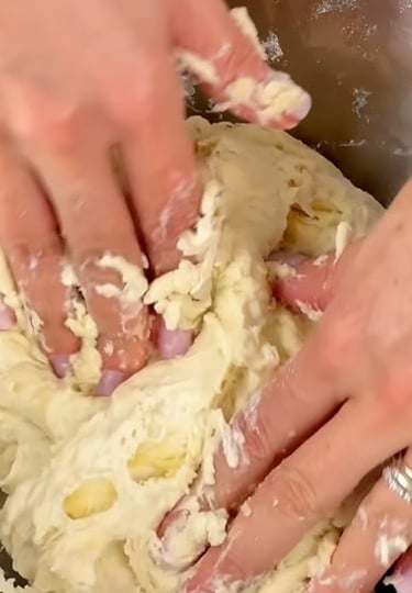 Mescolare fino ad ottenere un impasto omogeneo
