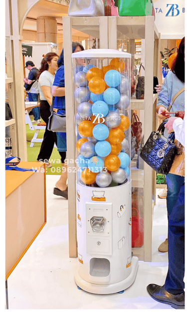 sewa mesin gacha small putih di PIK Avenue