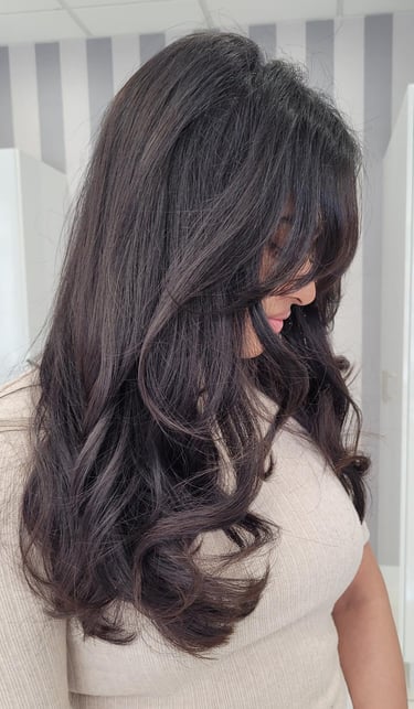 dark wavy hairstyle