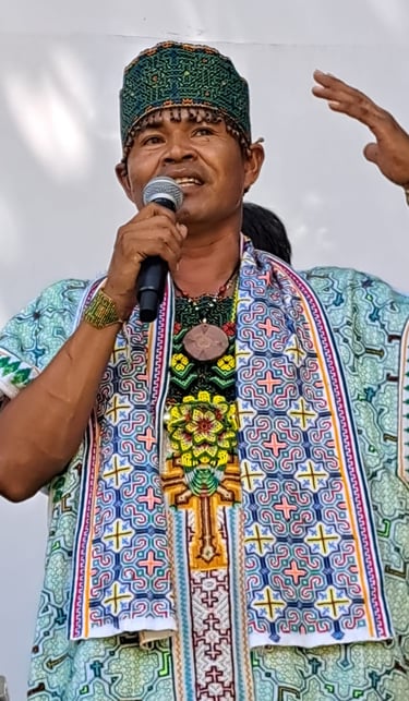 Roger Bardales speaking in his function as Amazonian Embassador in traditiona