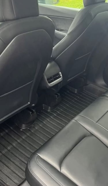 sol voiture intérieur après