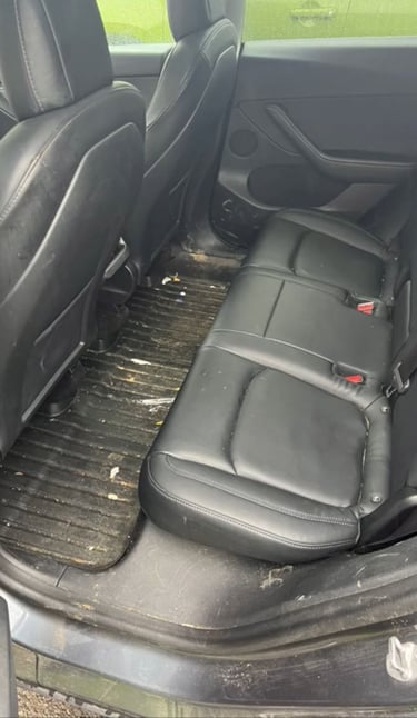 sol voiture intérieur sale