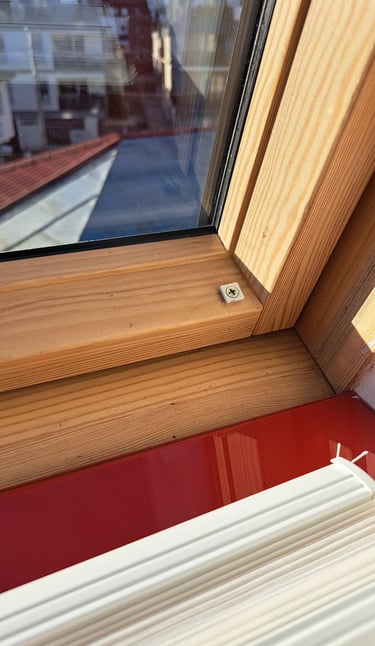 JALUZELE PLISATE MONTATE PE FERESTRE TIP VELUX, ASIROLL - AUTOROM SERVICE INTERNATIONAL PRODUCATOR