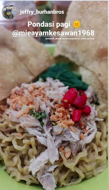 Keseruan makan di Mie Ayam Kesawan rukan osaka pik 2