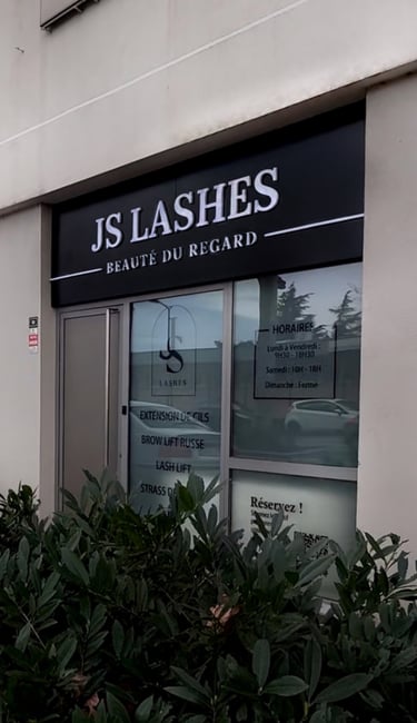 Enseigne lumineuse sur mesure Saint-Priest - JS LASHES - AVOSPUB