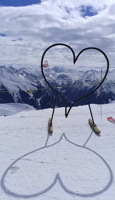 Le coeur sur des skis, sur un des sommets de La Plagne