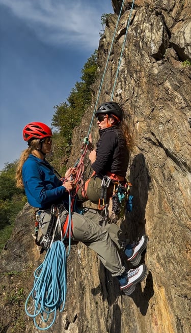 Self rescue, Y rappelling with injured person