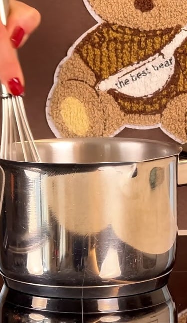 Cuoci gli ingredienti della crema di riso al cocco