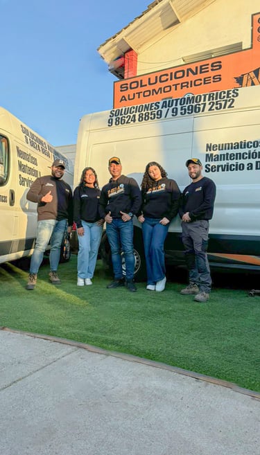 Equipo de Instaneumáticos frente a las furgonetas de reparaciones a domicilio