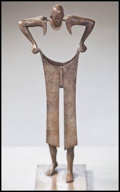 a bronze statue of a man with a hat on