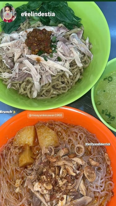 Keseruan makan di Mie Ayam Kesawan rukan osaka pik 2