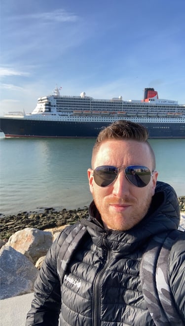 Love the liner, QM2 is so impressive