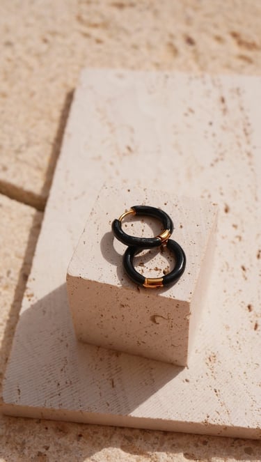 photo produits, photo de bijoux, boucle d'oreille noire et dorée, bijoux en acier inoxydable