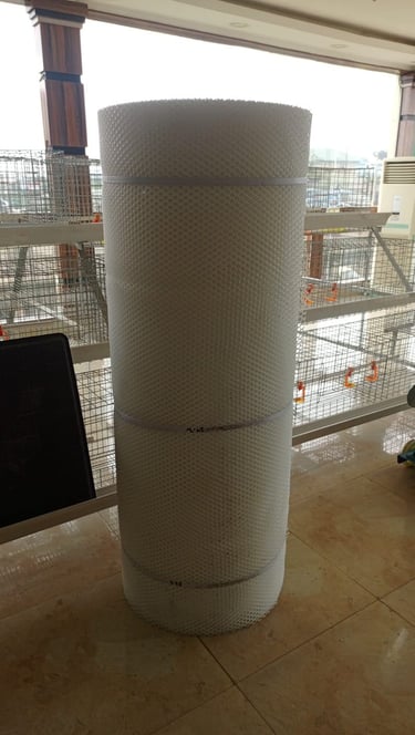 1 roll of plastic chick mesh