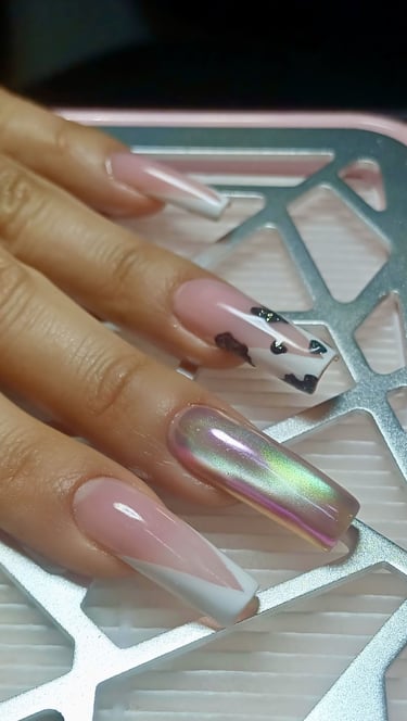 Diseño de uñas con sistema profesional en Namabi, salón de belleza en Sopó