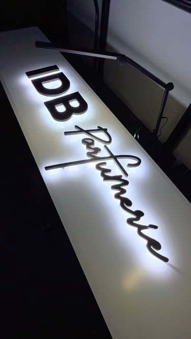 Réalisation AVOSPUB - Enseigne lumineuse IDB Parfumerie