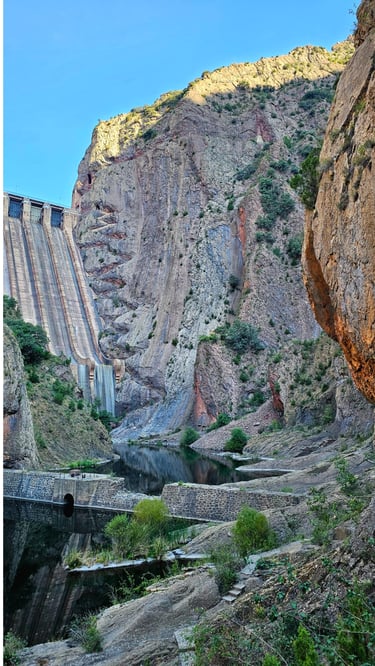 Central Hidroeléctrica Escales, Cañon de Soperia photographed by NIKORU