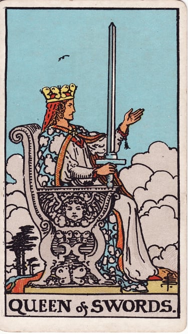 Queen of Swords Tarot Card Meaning Reading Description – Learn the meaning of the Queen of Swords 