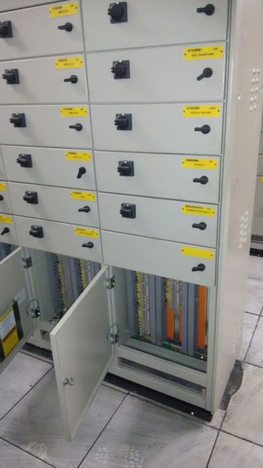 Serviço de montagem e manutenção de instalação elétrica industrial