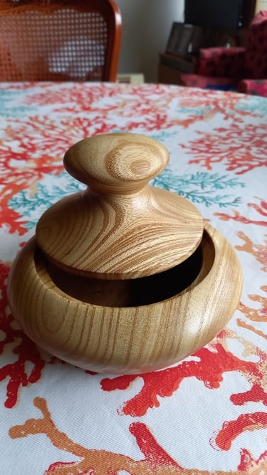 Boite avec couvercle en noyer