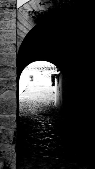 photo noir et blanc, ombre et lumière, tunnel, lumière au bout du tunnel